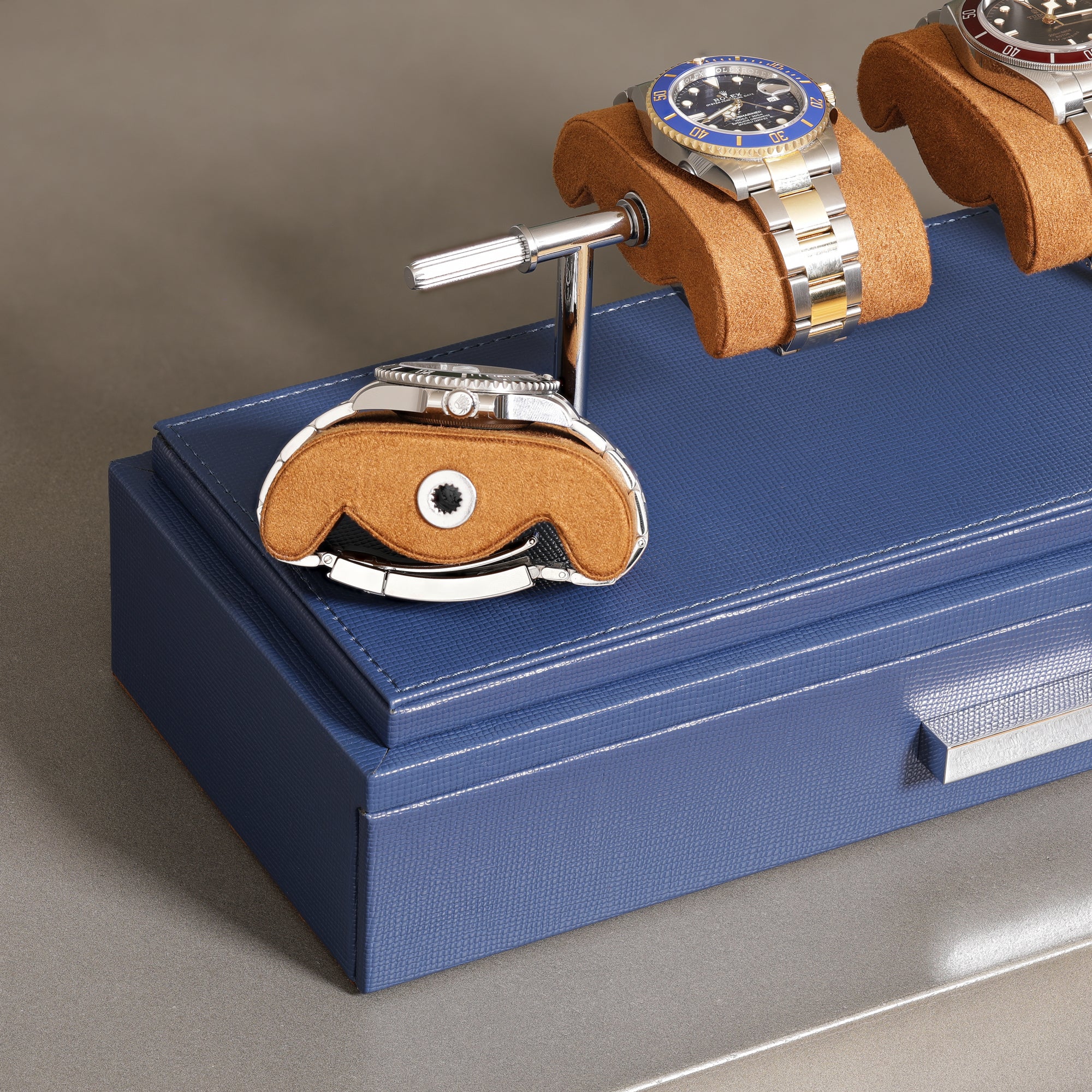 4 Watch Display (Blue / Tan)