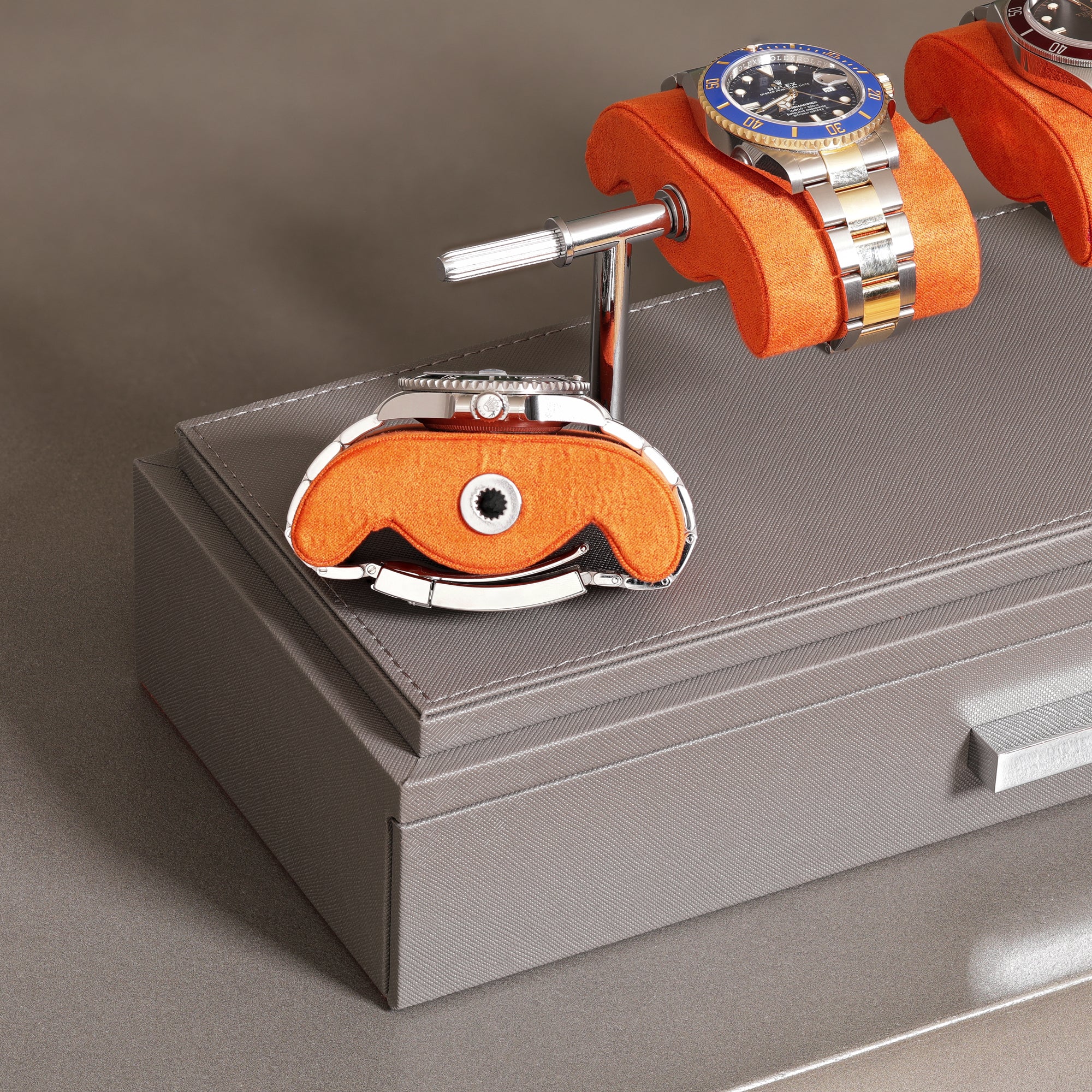 4 Watch Display (Grey / Orange)